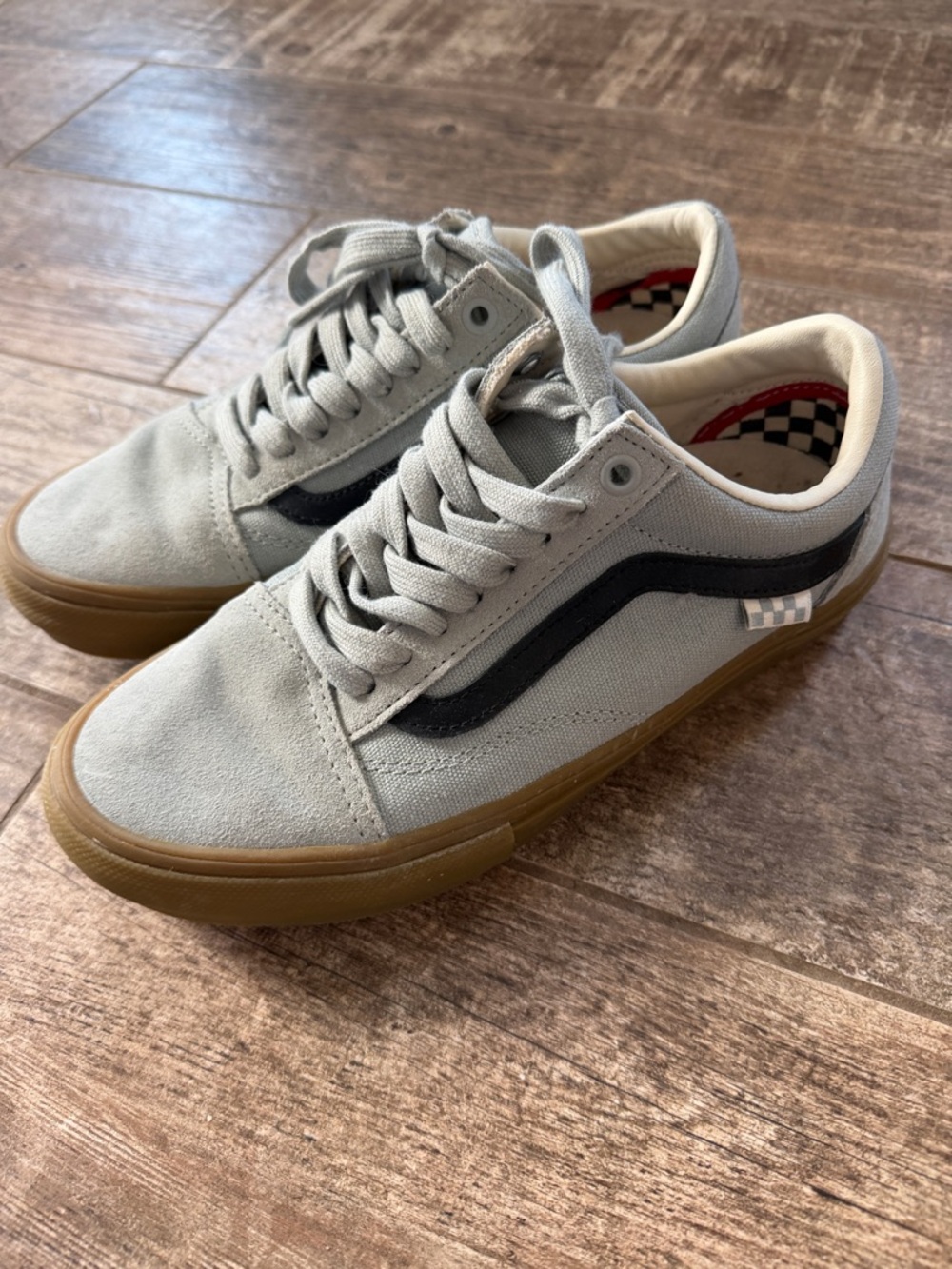 Vans Men's Low-Top Skate Sneakers in Light Gray with Black Stripe and Gum Sole